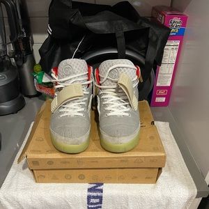 Air Yeezy 2 Platinum Sz 9